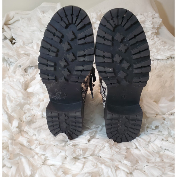 BCBGENERATION | Snakeskin Leather Ankle Boots Moto Combat Biker Chunky Size 8 - Picture 12 of 14